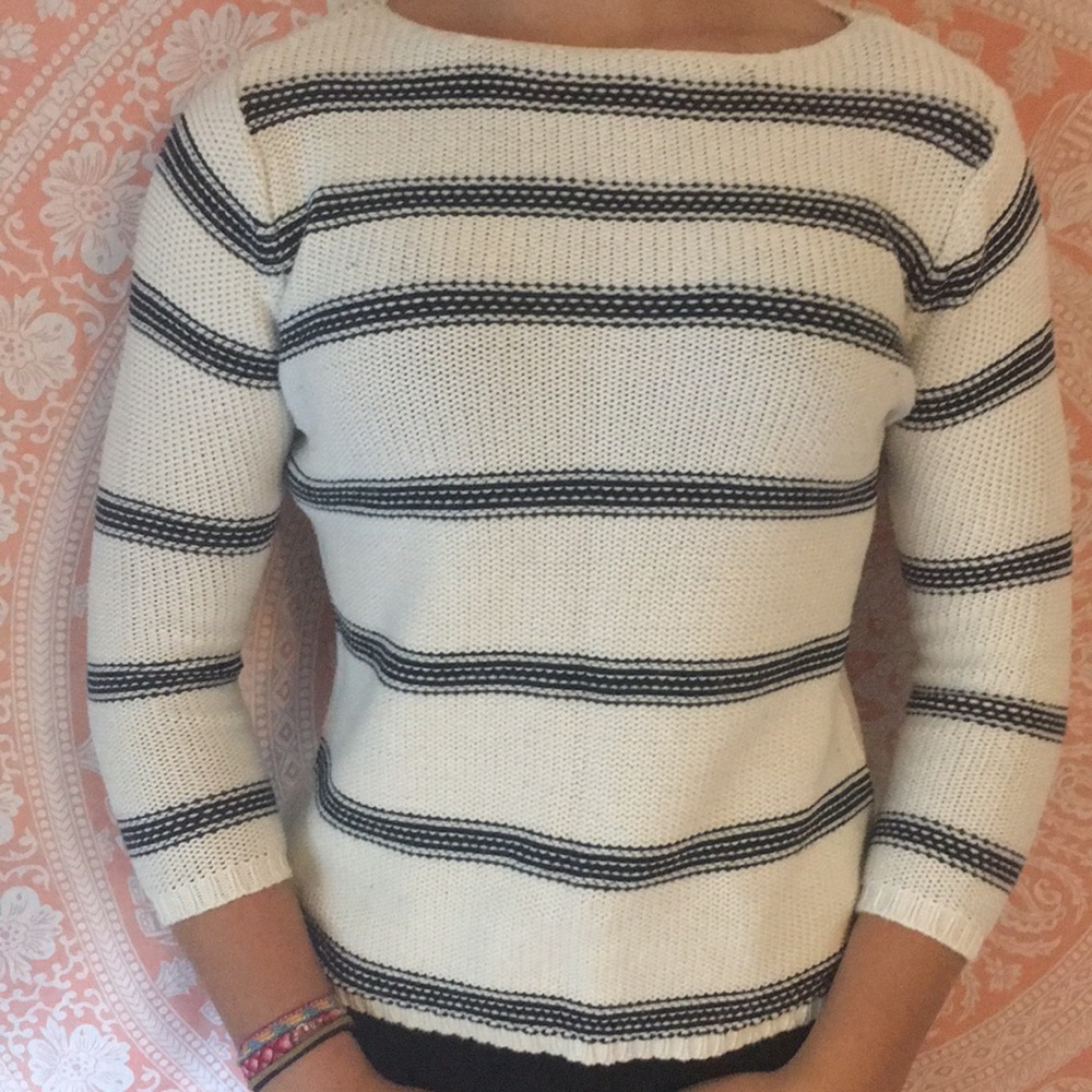 Bass sweater